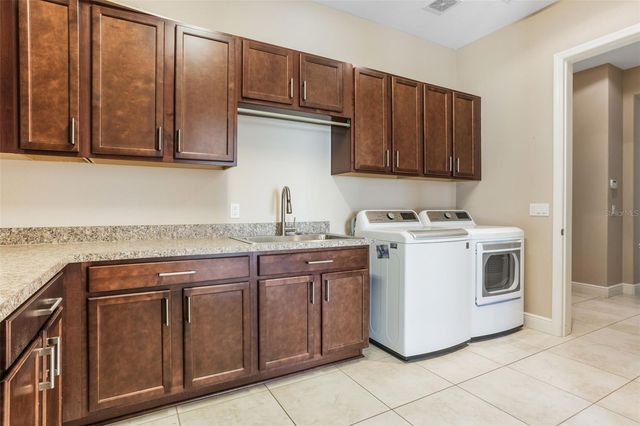 290 SILVER MAPLE ROAD, Groveland, FL 34736