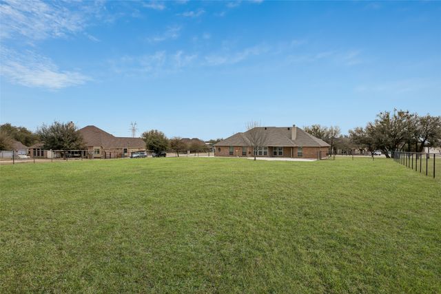118 Deertail Drive, Azle, TX 76020