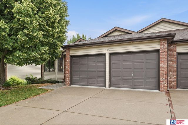 722 Lancashire Court, Lincoln, NE 68510