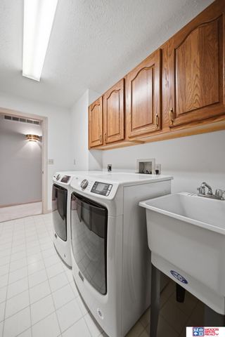 722 Lancashire Court, Lincoln, NE 68510