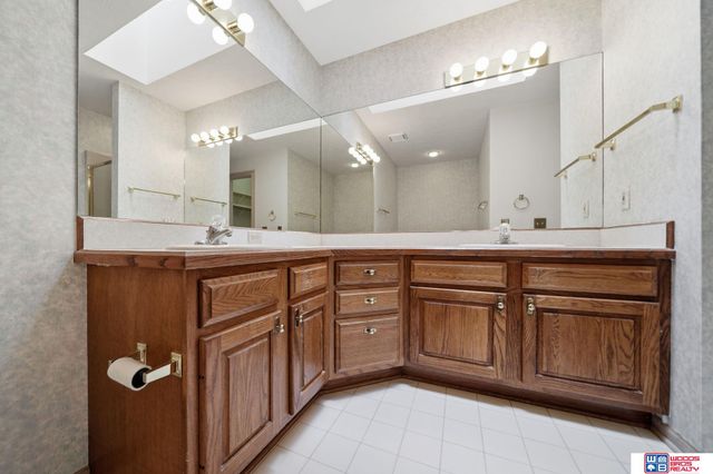 722 Lancashire Court, Lincoln, NE 68510