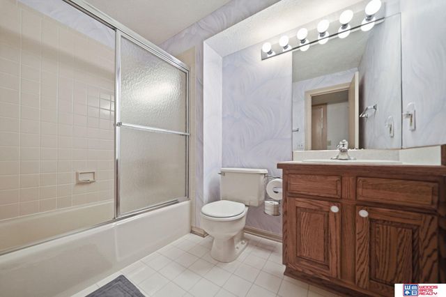 722 Lancashire Court, Lincoln, NE 68510