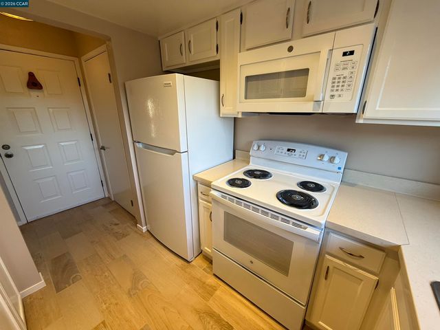 2055 Sierra Rd 12, Concord, CA 94518