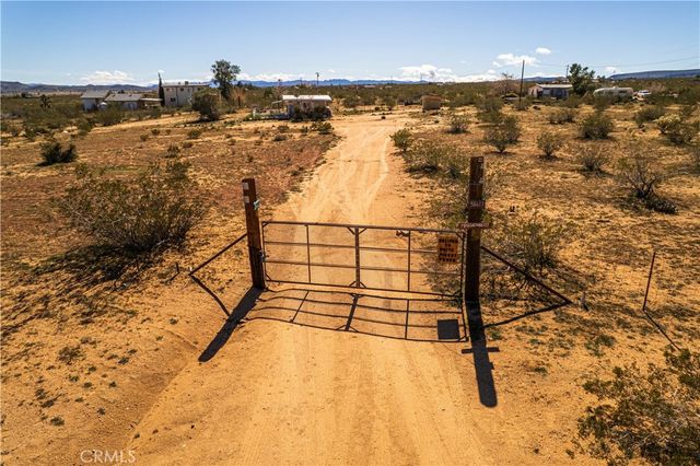 56617 Massachusets, Landers, CA 92285