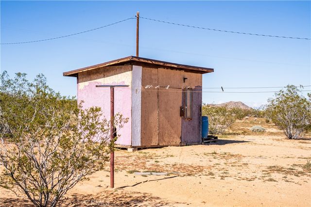 56617 Massachusets, Landers, CA 92285