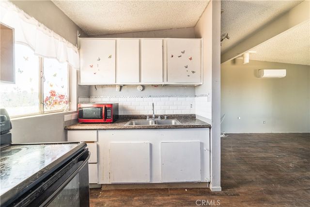 56617 Massachusets, Landers, CA 92285