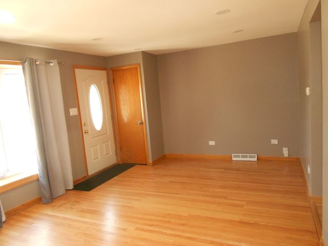 5820 S Rutherford Avenue, Chicago, IL 60638