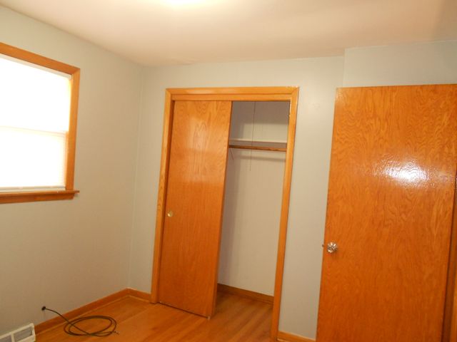 5820 S Rutherford Avenue, Chicago, IL 60638