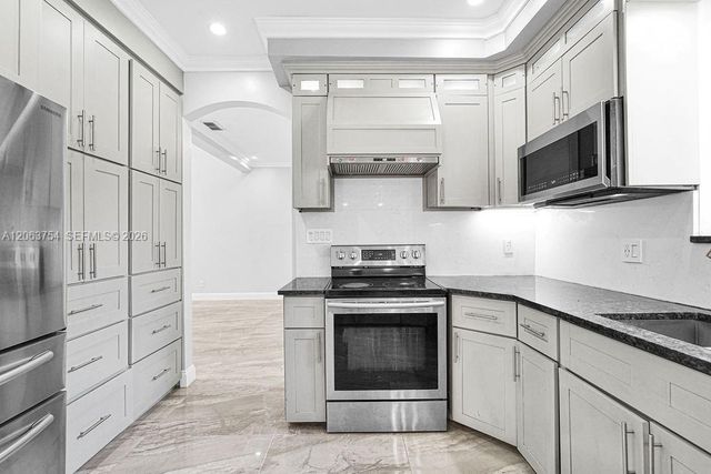 1623 E Harmony Lake Cir, Davie, FL 33324