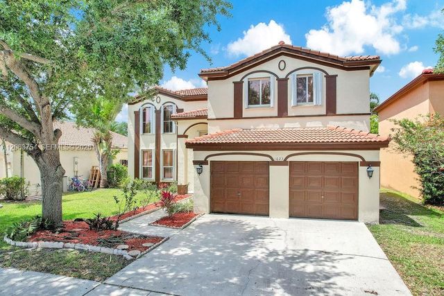 1623 E Harmony Lake Cir, Davie, FL 33324