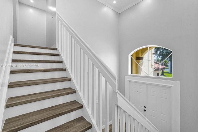 1623 E Harmony Lake Cir, Davie, FL 33324