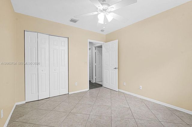 1623 E Harmony Lake Cir, Davie, FL 33324