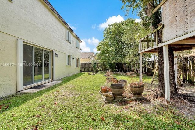 1623 E Harmony Lake Cir, Davie, FL 33324