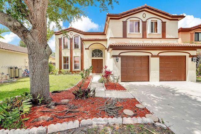 1623 E Harmony Lake Cir, Davie, FL 33324