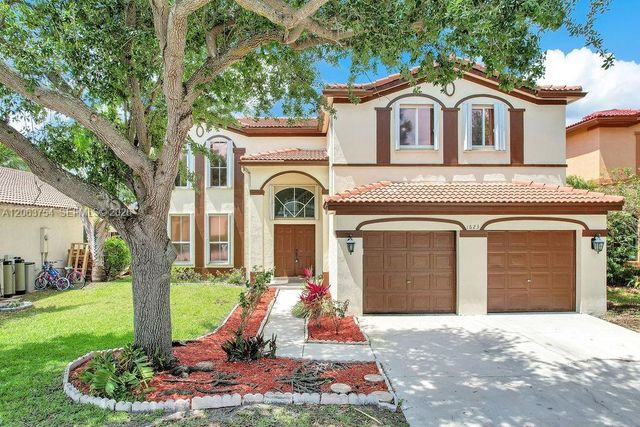 1623 E Harmony Lake Cir, Davie, FL 33324