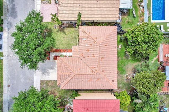 1623 E Harmony Lake Cir, Davie, FL 33324
