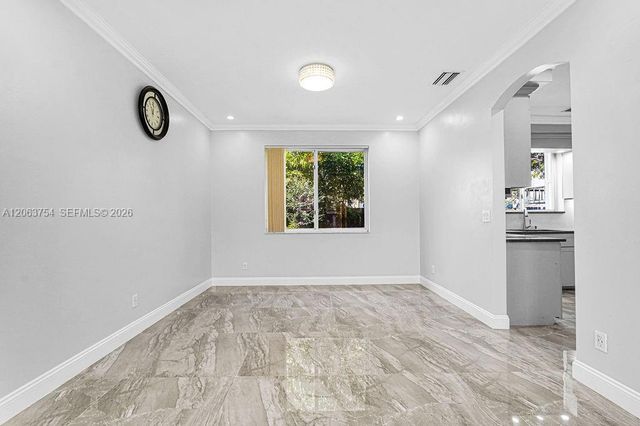1623 E Harmony Lake Cir, Davie, FL 33324
