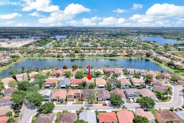 1623 E Harmony Lake Cir, Davie, FL 33324
