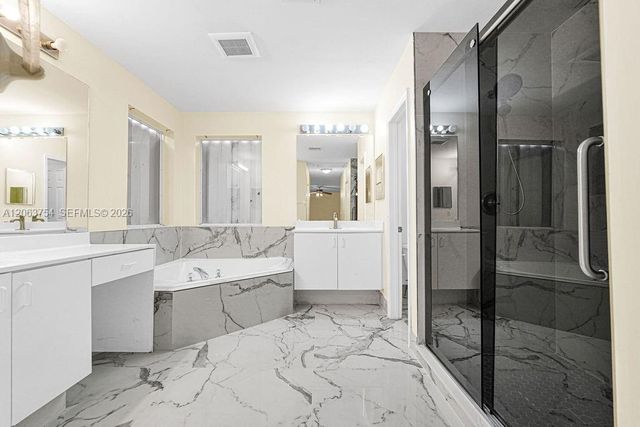 1623 E Harmony Lake Cir, Davie, FL 33324