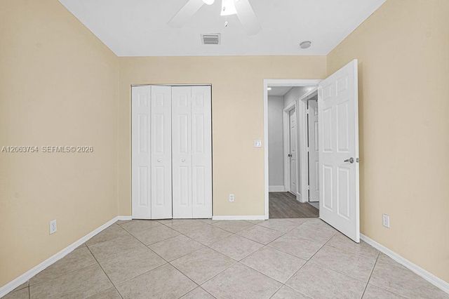 1623 E Harmony Lake Cir, Davie, FL 33324