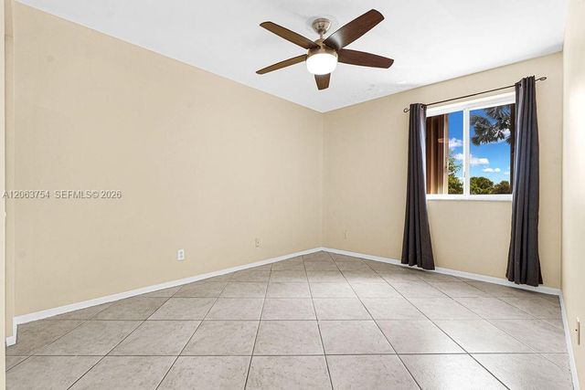 1623 E Harmony Lake Cir, Davie, FL 33324