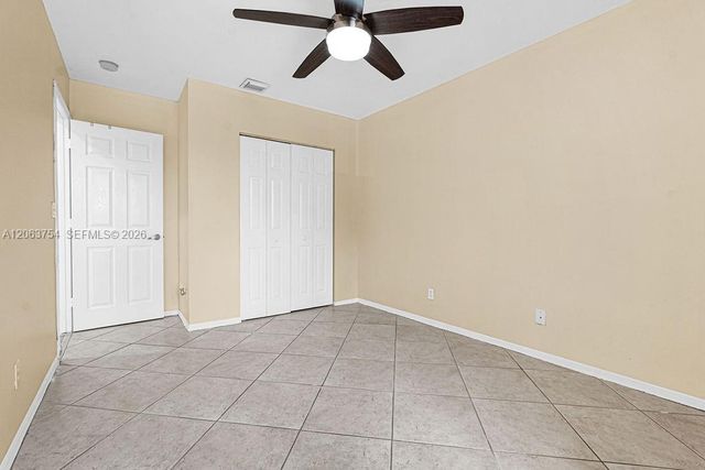 1623 E Harmony Lake Cir, Davie, FL 33324