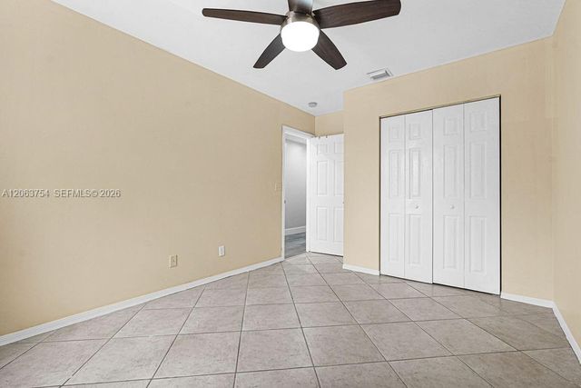 1623 E Harmony Lake Cir, Davie, FL 33324