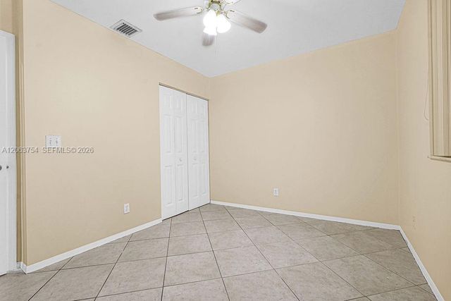 1623 E Harmony Lake Cir, Davie, FL 33324