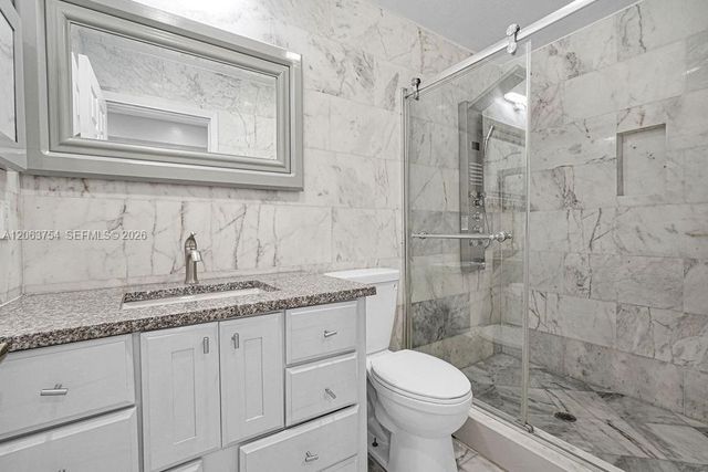 1623 E Harmony Lake Cir, Davie, FL 33324