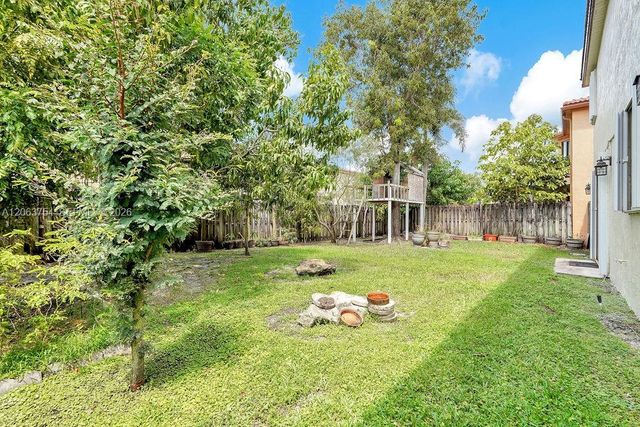 1623 E Harmony Lake Cir, Davie, FL 33324