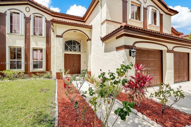 1623 E Harmony Lake Cir, Davie, FL 33324