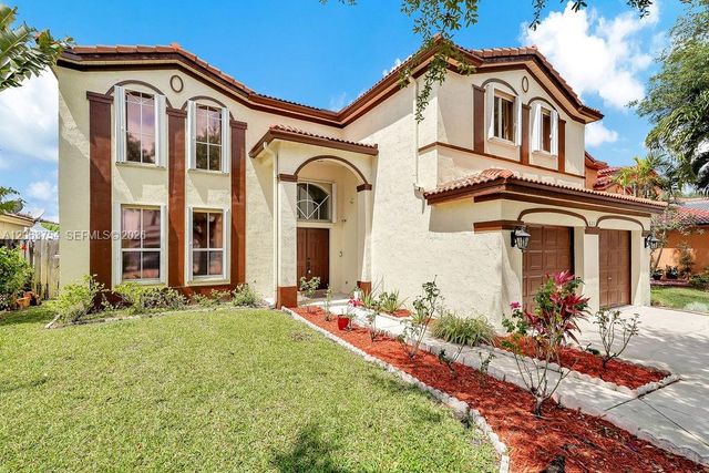 1623 E Harmony Lake Cir, Davie, FL 33324