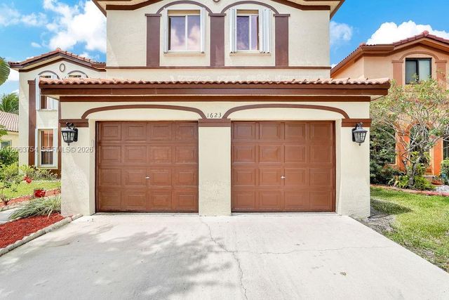 1623 E Harmony Lake Cir, Davie, FL 33324