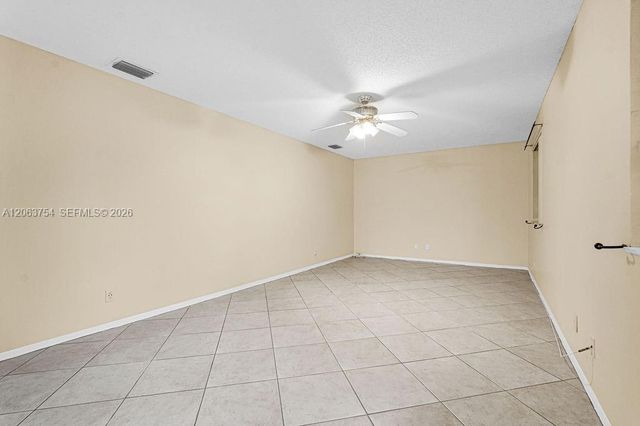 1623 E Harmony Lake Cir, Davie, FL 33324