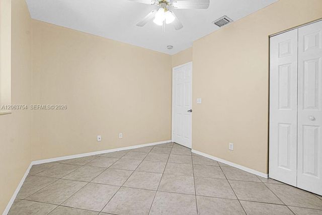 1623 E Harmony Lake Cir, Davie, FL 33324