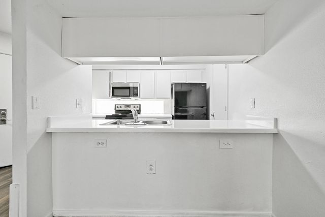 3065 N 67th Avenue Apt 212, Phoenix, AZ 85033