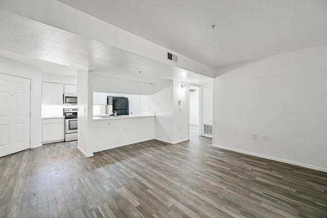 3065 N 67th Avenue Apt 212, Phoenix, AZ 85033