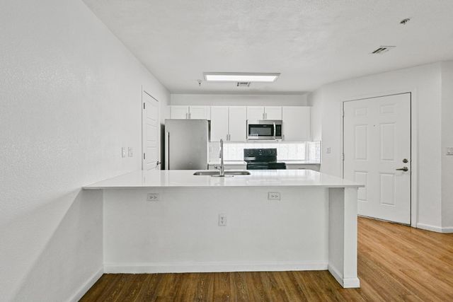 3065 N 67th Avenue Apt 212, Phoenix, AZ 85033