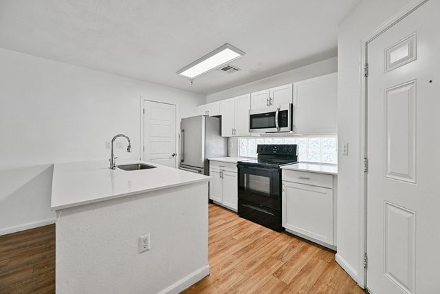 3065 N 67th Avenue Apt 212, Phoenix, AZ 85033