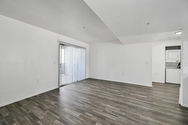 3065 N 67th Avenue Apt 212, Phoenix, AZ 85033