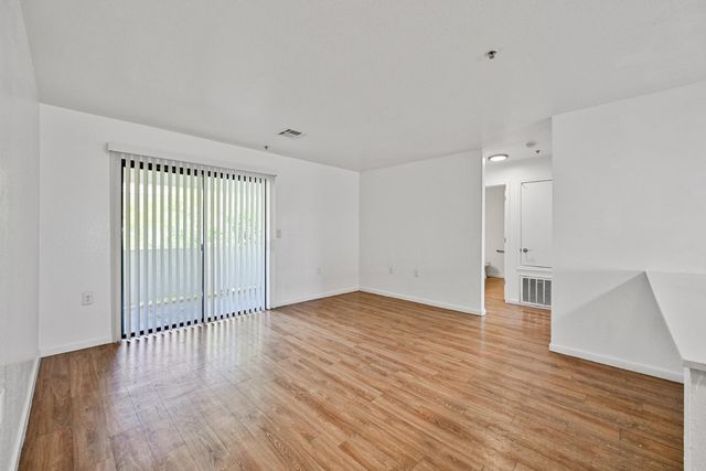 3065 N 67th Avenue Apt 212, Phoenix, AZ 85033