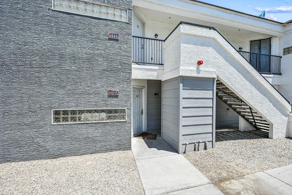 3065 N 67th Avenue Apt 212, Phoenix, AZ 85033