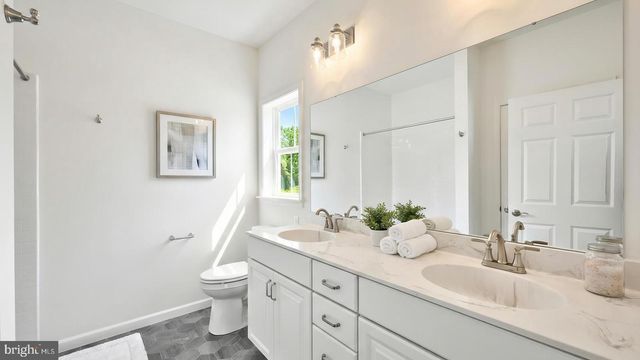 609 LILLIANA DR, Lebanon, PA 17046