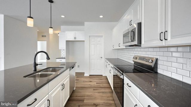 609 LILLIANA DR, Lebanon, PA 17046