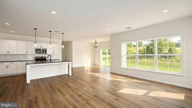 609 LILLIANA DR, Lebanon, PA 17046