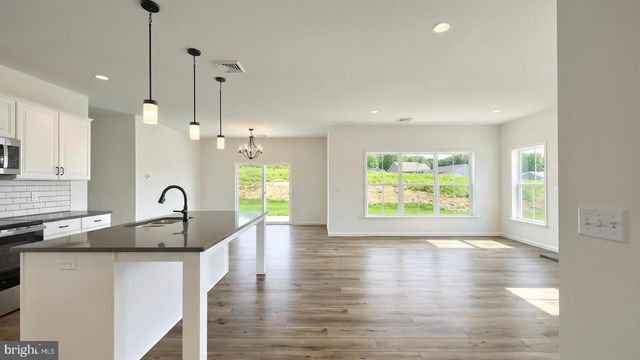 609 LILLIANA DR, Lebanon, PA 17046