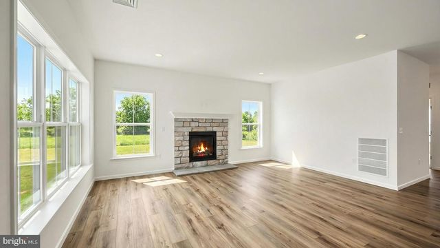 609 LILLIANA DR, Lebanon, PA 17046