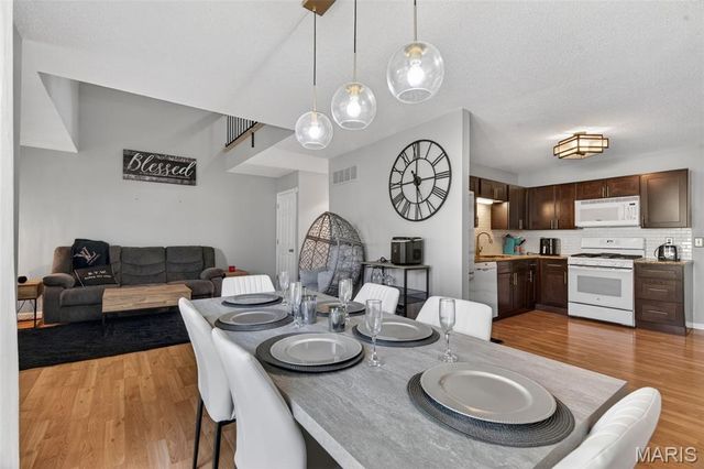 323 Devonshire Court, St Peters, MO 63376