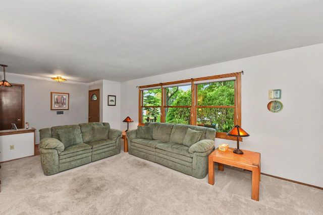 W245S7345 Heather Ridge DRIVE, Waukesha, WI 53189