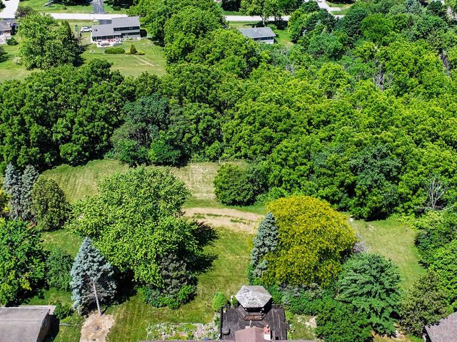 W245S7345 Heather Ridge DRIVE, Waukesha, WI 53189